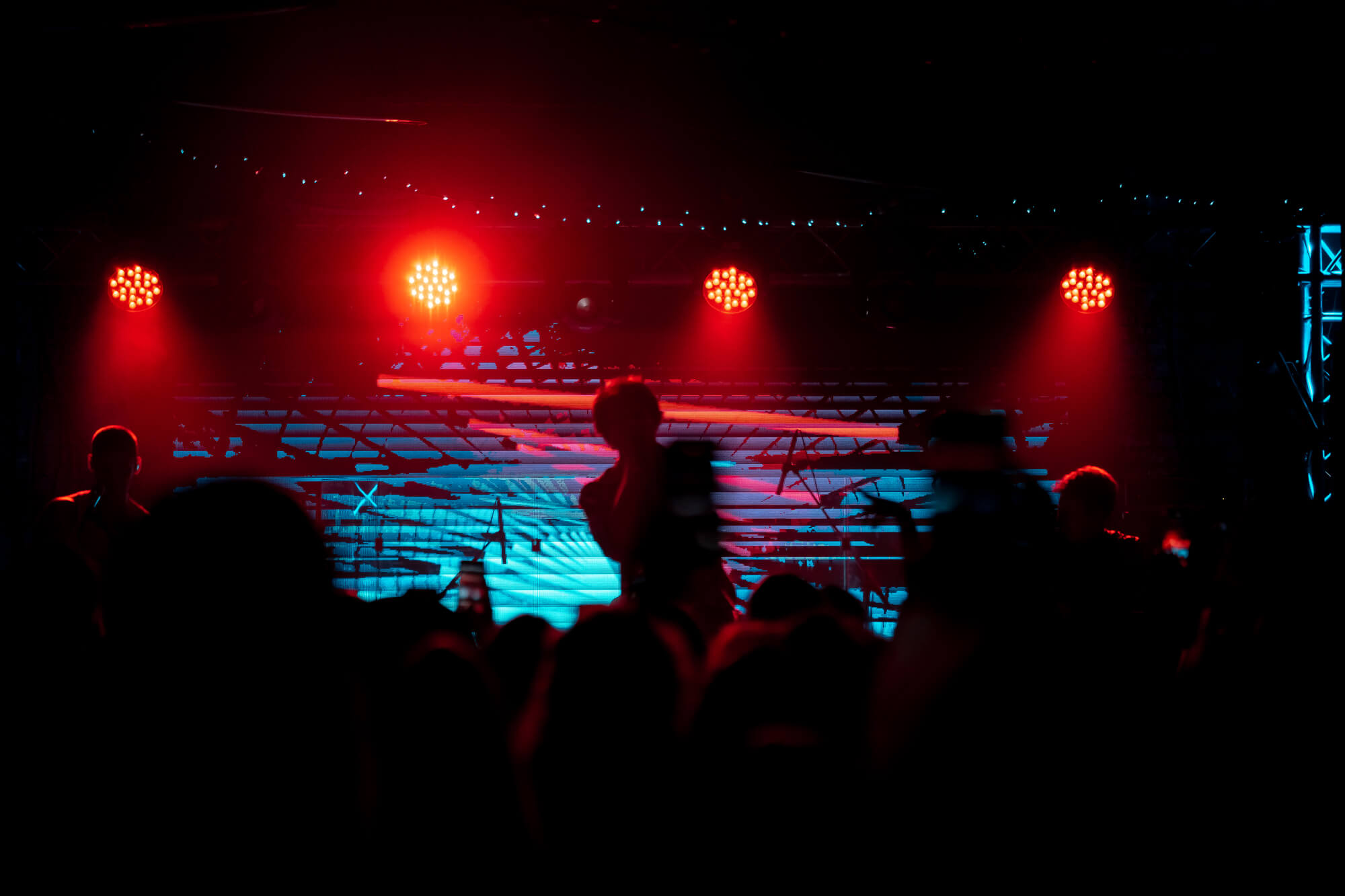 ライブスタッフになるには